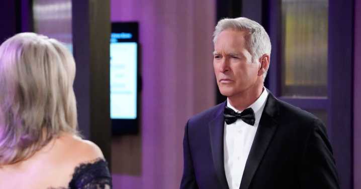 'Days of Our Lives' First Look at John Black's Funeral