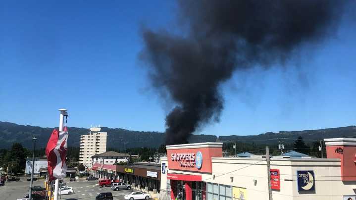 Detached garage destroyed after fire sends black smoke over Port Alberni