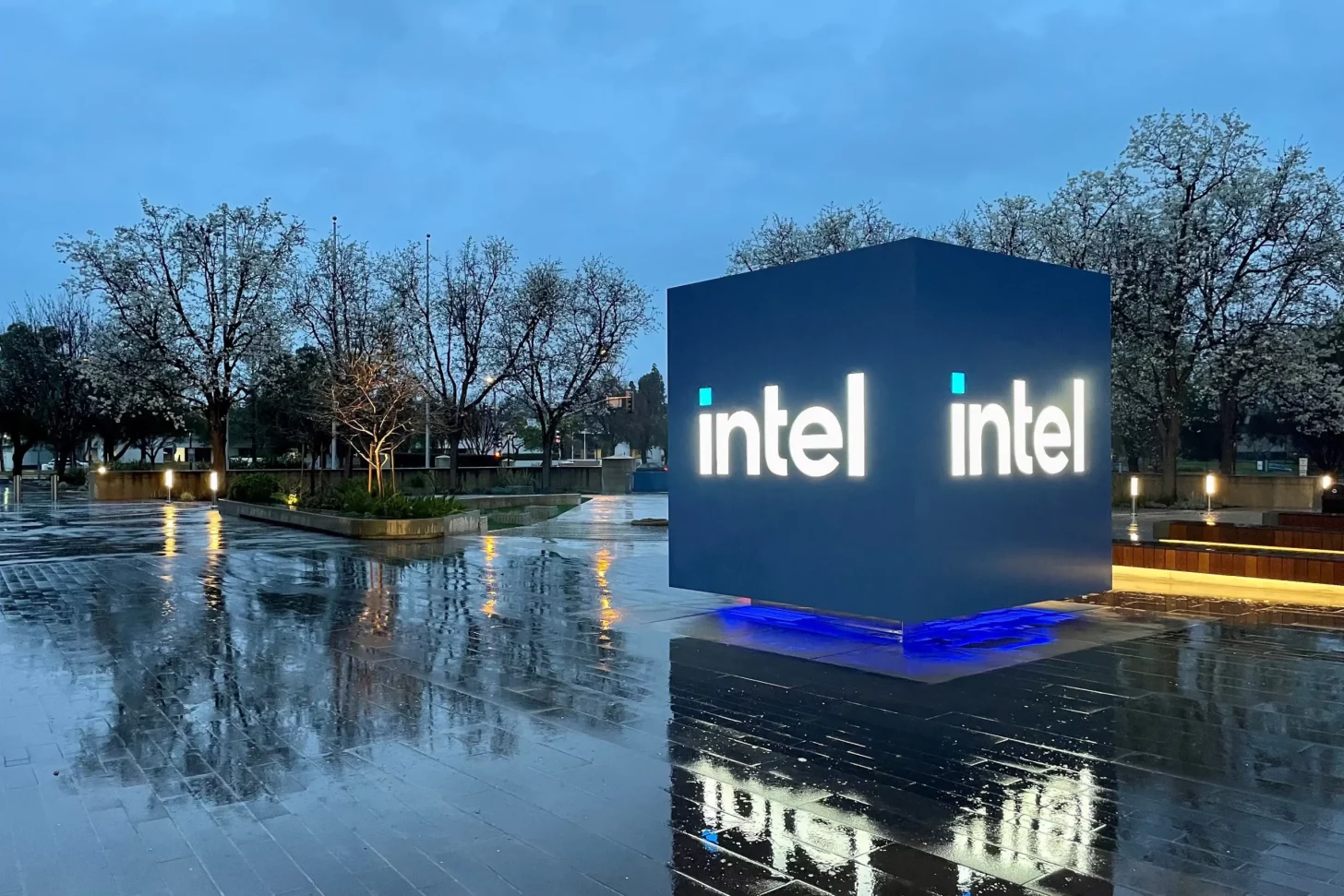 Intel’s New Products Will All Launch With At Least 50% Margins, Says Products CEO, As Team Blue Tries to Escape Economic Struggles