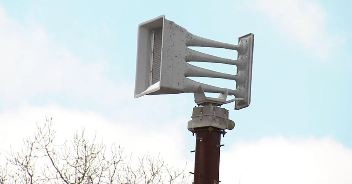 Lightning damages storm siren in Carterville