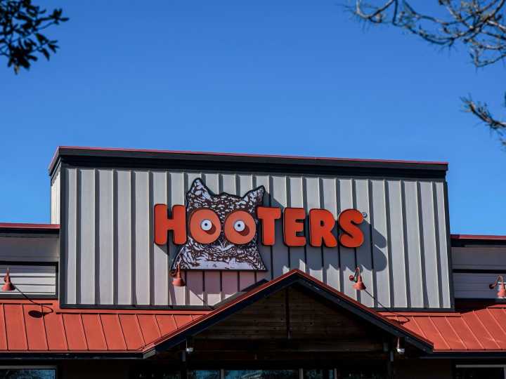 Hooters se declara en quiebra, pero sus restaurantes permanecerán abiertos