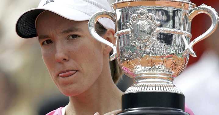 Former champions Justine Henin and Andre Agassi to present French Open trophies