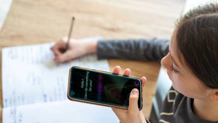 ¿Cómo proteger a tus hijos de los riesgos de la IA? Psicólogos emiten recomendaciones