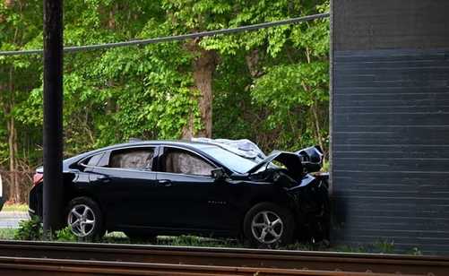 Muere tras chocar contra pilar de concreto