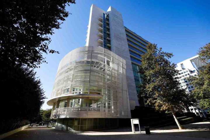 A California juror received an apparent spam text. Could it upend a hostage