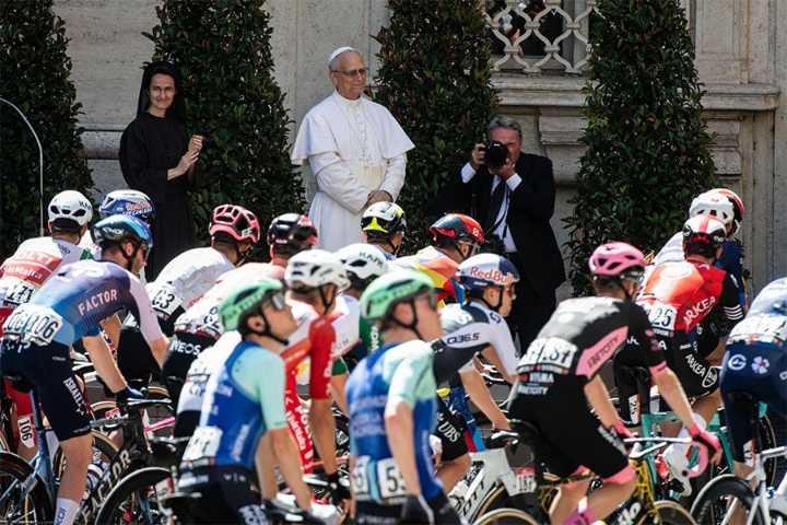 Take care of body, mind, heart, spirit, pope tells professional cyclists