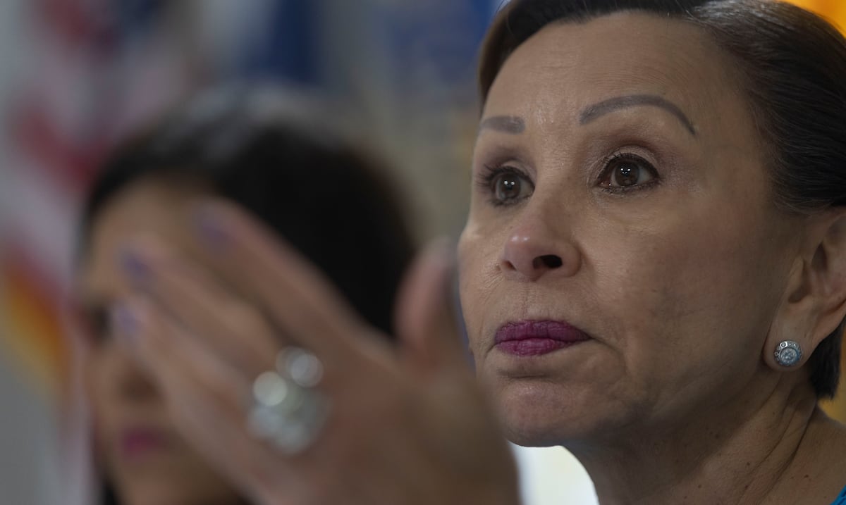 Nydia Velázquez y los demócratas buscan fiscalizar los arrestos y los centros de detención de ICE