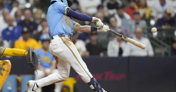 Caleb Durbin hits a walk-off homer to give the Brewers 4