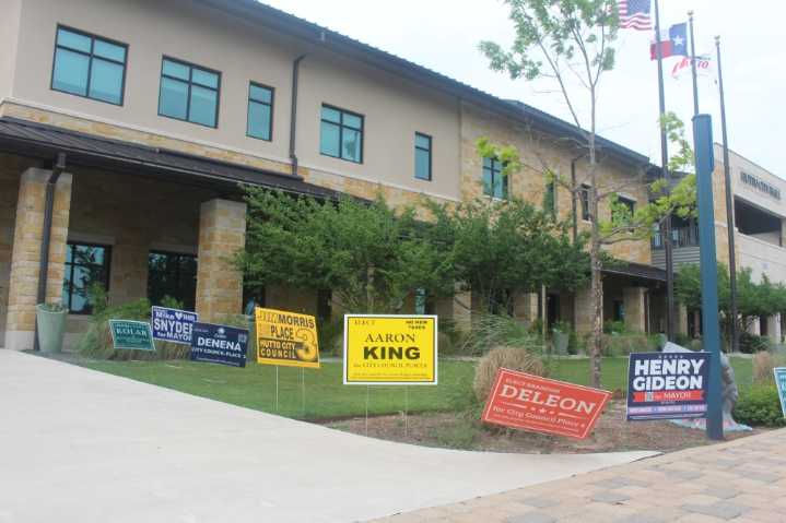 Morris, King lead in early votes for ...