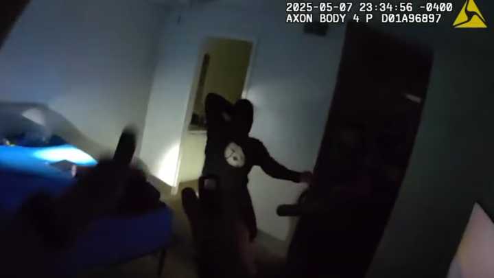 Video: Knife-wielding woman attacks Fla. deputies after calling 911