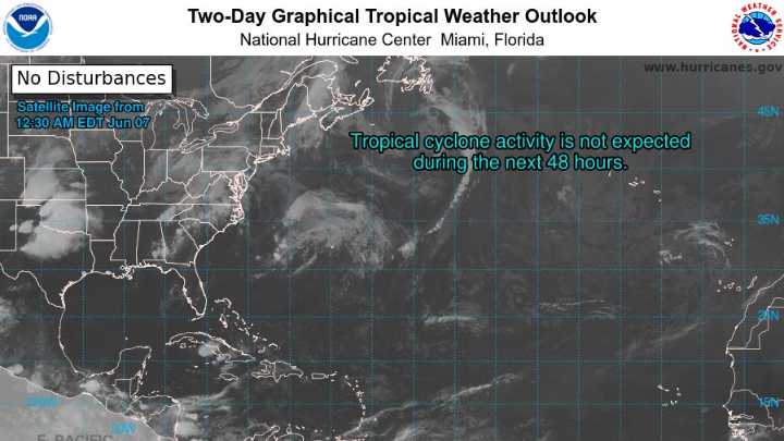 Hurricane Center tracks wave on weekend expected to be clear