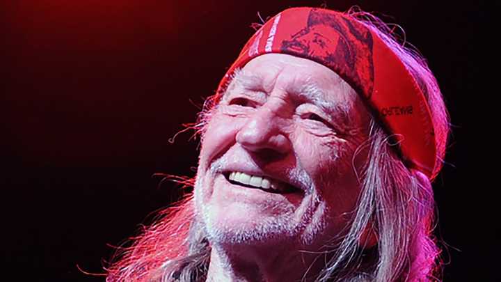 Willie Nelson's opener spills the beans on 'crazy' experience working alongside 92