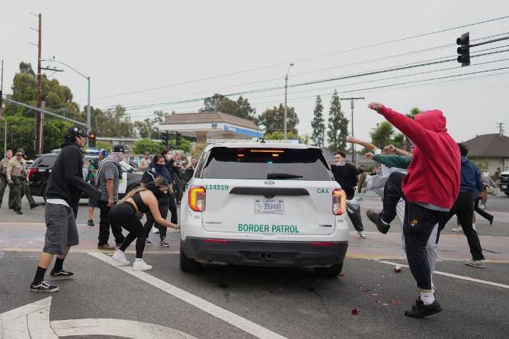 Trump envía 2.000 soldados a Los Ángeles tras dos días de protestas por la caza de indocumentados