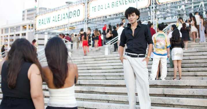 FOTOS: Fanáticos de Rauw Alejandro se tiran la tela para Cosa Nuestra