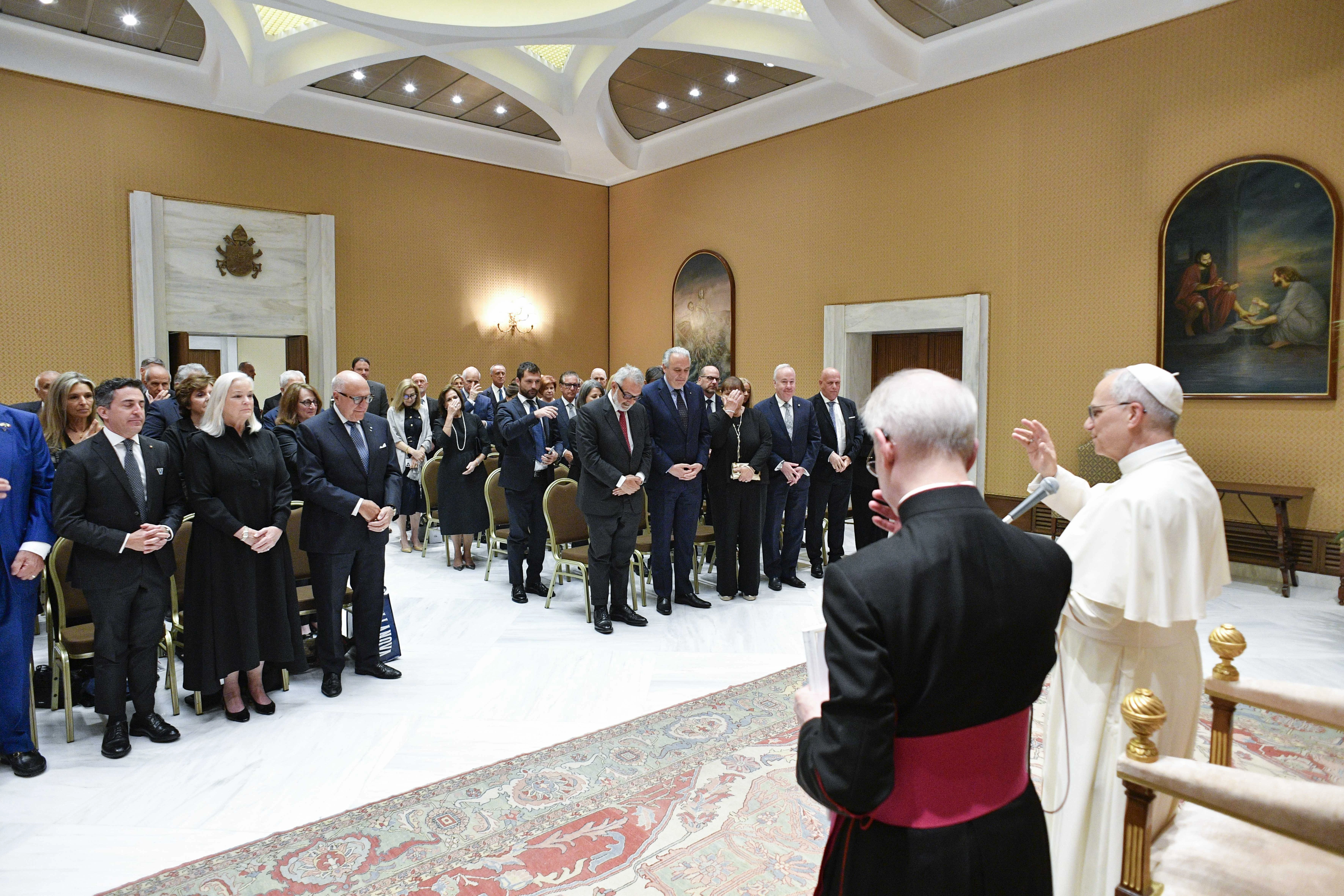 Pope Leo XIV meets leaders of Italian American foundation, blesses their cultural mission