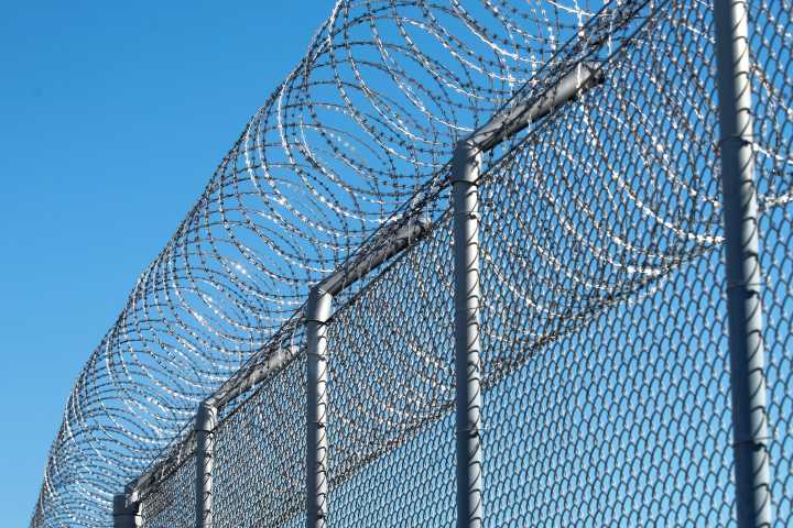 Prisoner escapes from work release in Hope while escapee Grant Hardin remains at large
