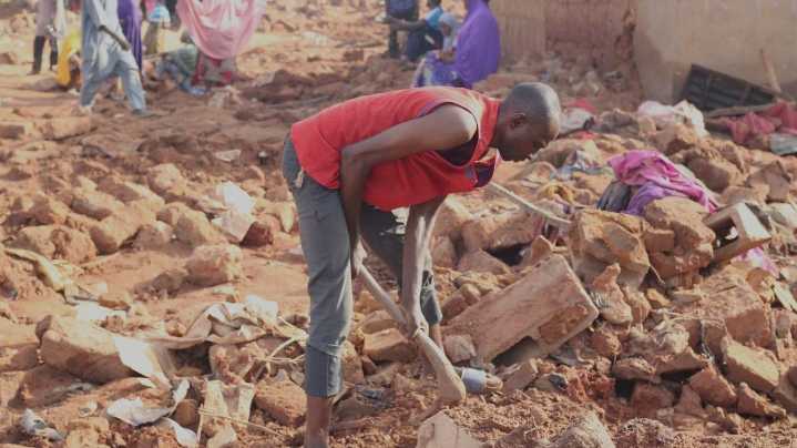 Death toll reaches at least 200 in Nigerian town submerged in floods as rescue efforts halted