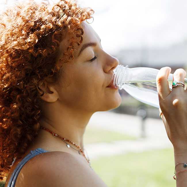 The Anti-Inflammatory Drinks To Sip On This Summer For Your Skin
