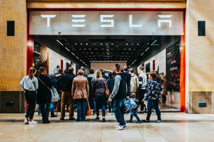 Tesla cae tras críticas de Elon Musk a proyectos de gasto de Trump