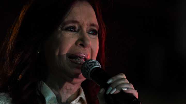 Expresidenta argentina alerta a su militancia que podría ir presa