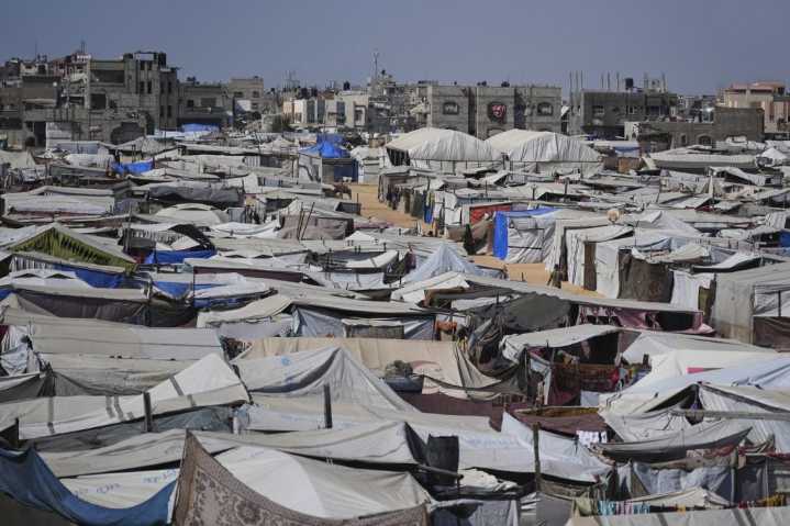 Israel backs an anti-Hamas armed group known for looting aid in Gaza. Here’s what we know