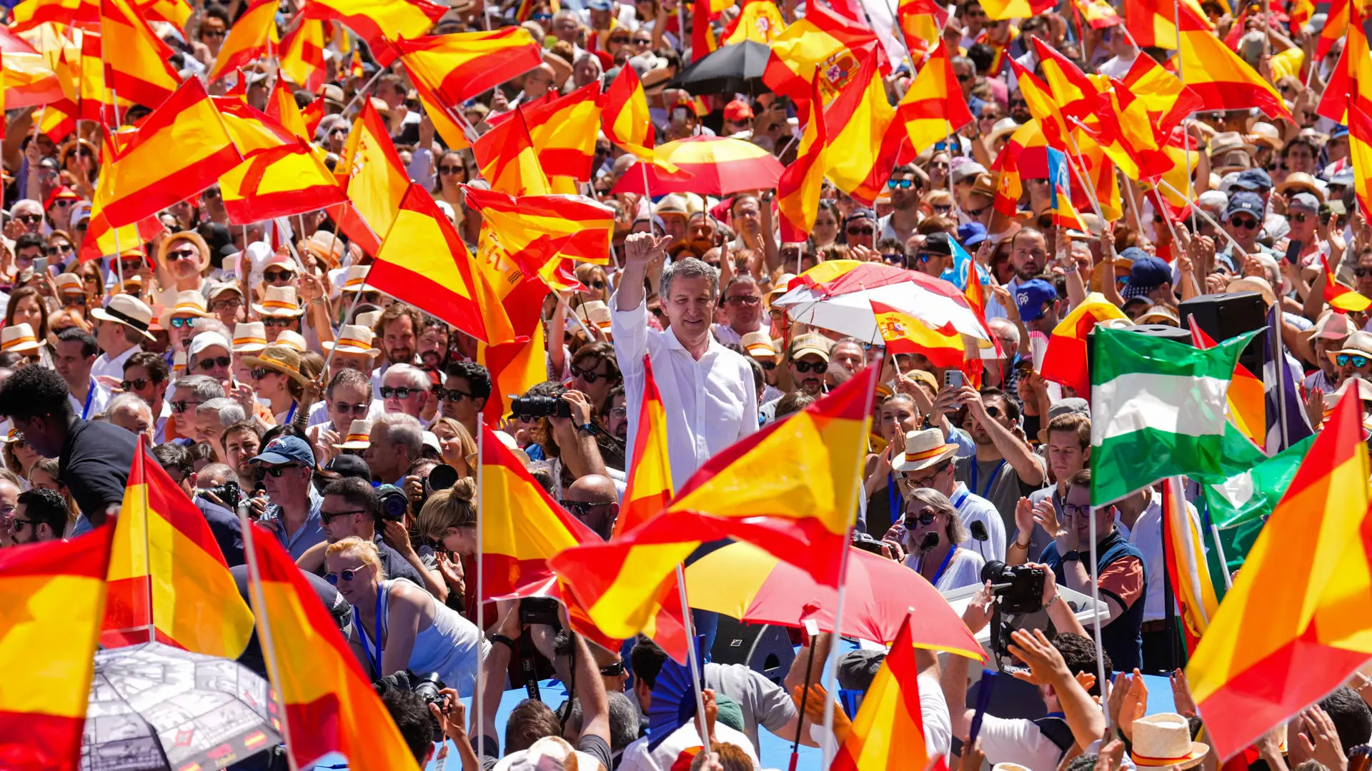 Concentración del PP contra el Gobierno en Madrid | Feijóo promete "liderar la revolución de la decencia" ante una multitud