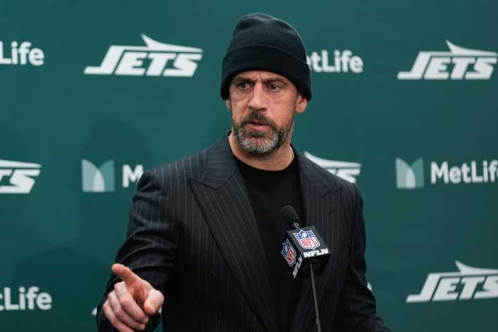 NFL insider explains why Aaron Rodgers signed with the Steelers now after long wait