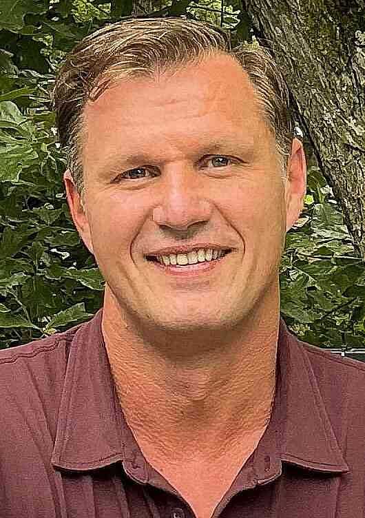 20-year veteran of Fayetteville Police Department running for county judge in Washington County
