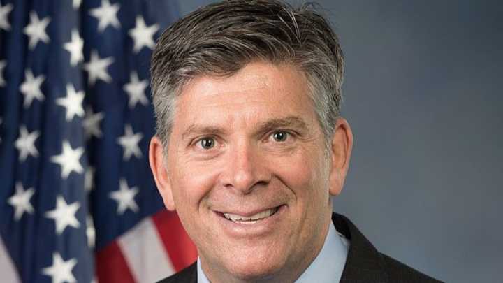 U.S. lawmakers reintroduce bill supporting domestic drone industry