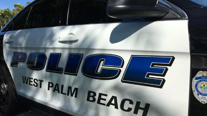 Crash with injuries closes eastbound Northlake Blvd. at Shoppes at Ibis