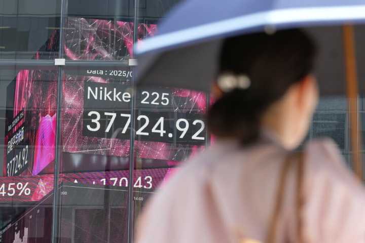 Wall Street gains ground following a solid jobs report and marks another winning week