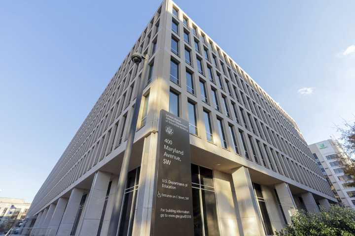 El Gobierno le pide a la Corte Suprema permitirle desmantelar el Departamento de Educación