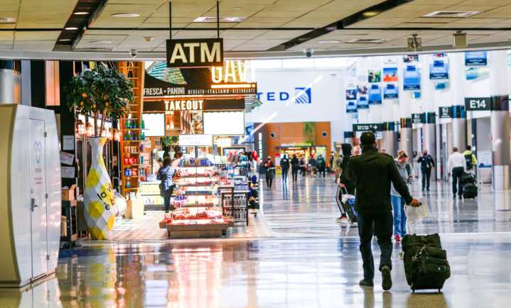 Recent Houston airport travel numbers for 2025 reflect statewide decline in passengers