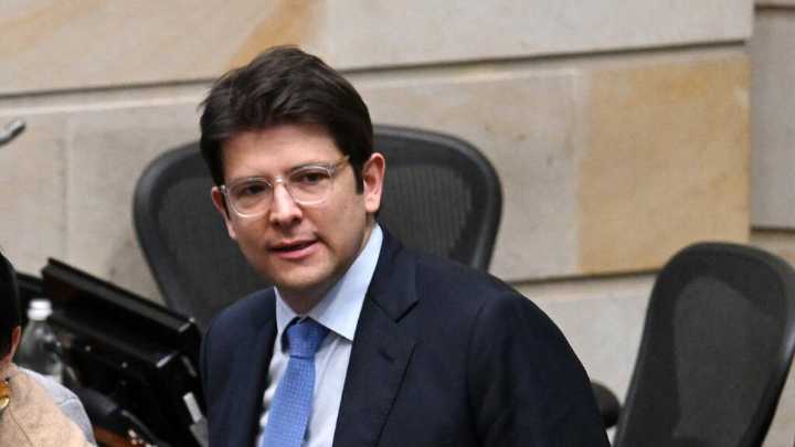 Precandidato presidencial colombiano Miguel Uribe Turbay sufre atentado en Bogotá