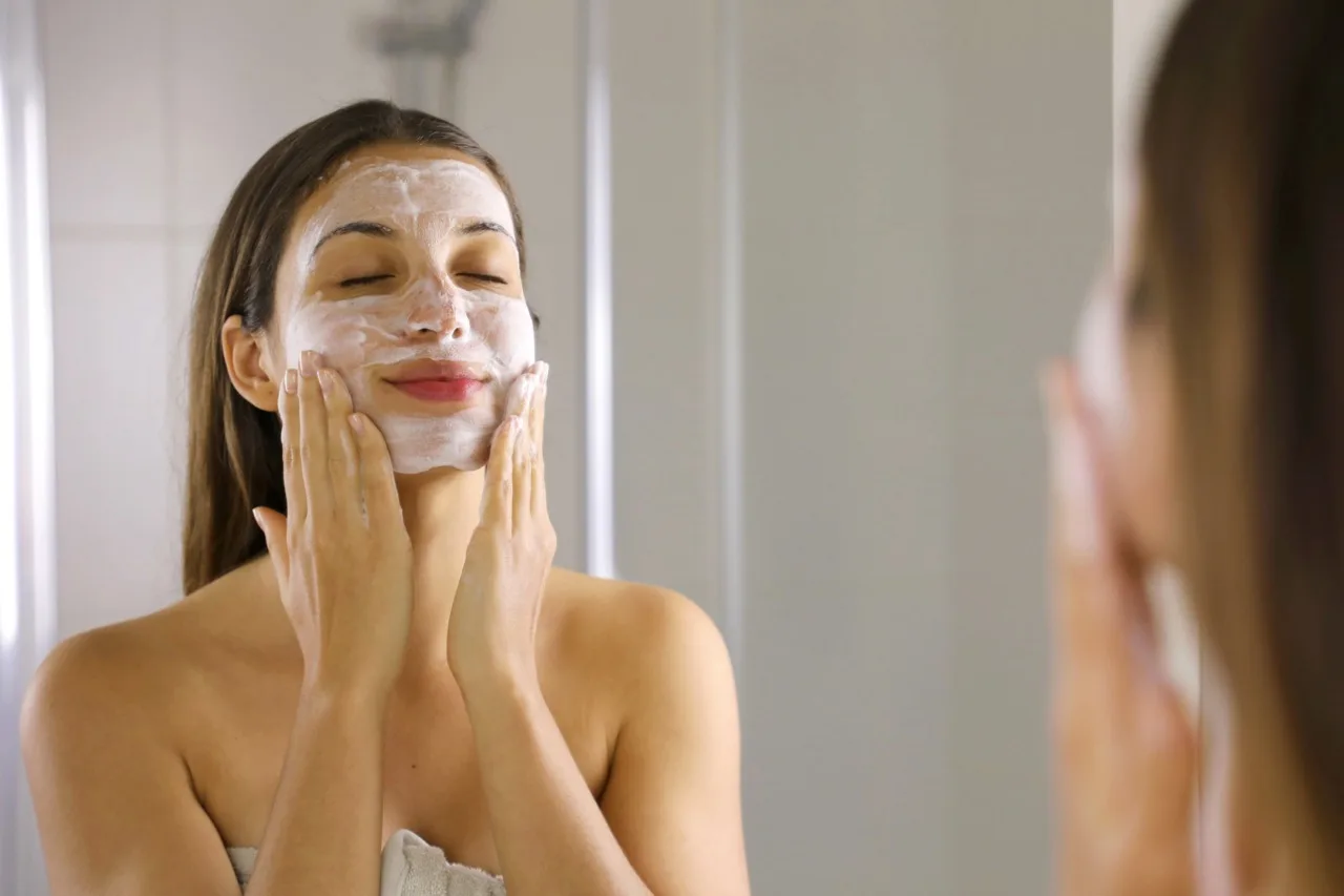 ¿Con qué frecuencia se debería exfoliar la piel?