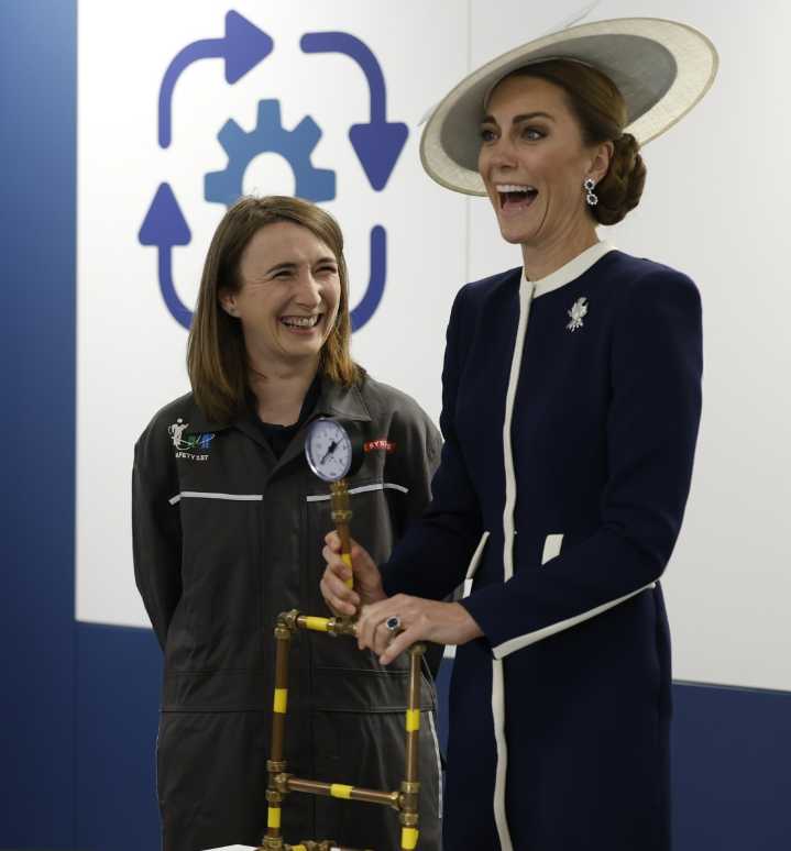 Cele|bitchy | Princess Kate suddenly had a ‘private meeting’ after Meghan’s twerking video
