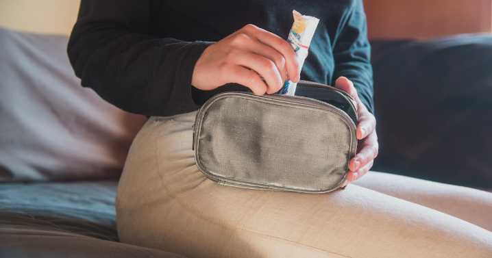 Are Tampons Safe To Use? Here's What Research Says About Toxic Metals & Chemicals