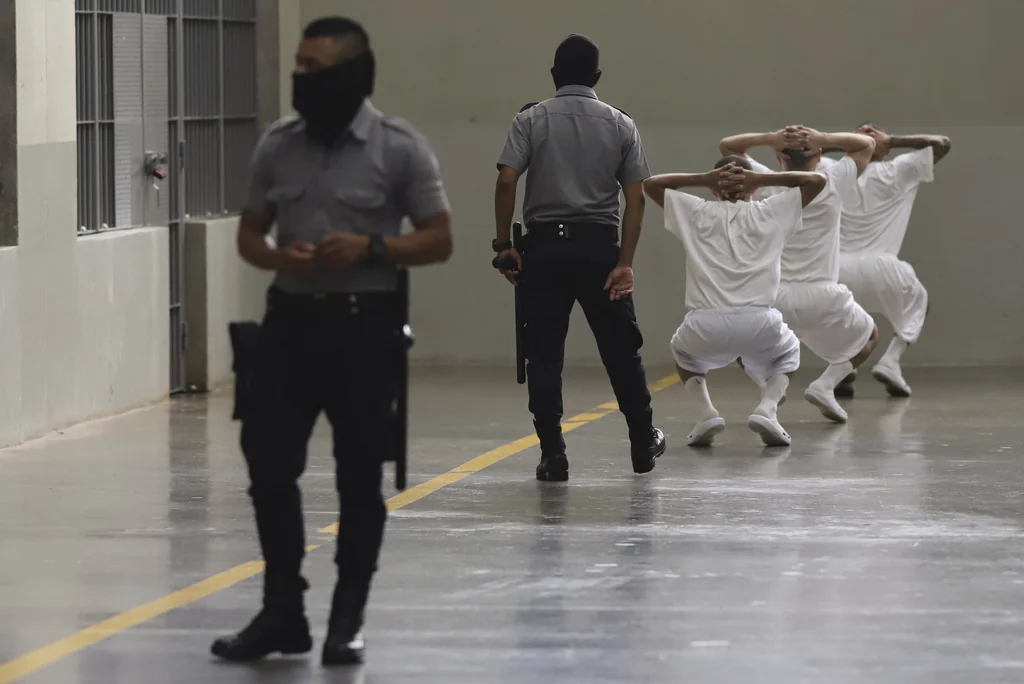 Judge rules migrants sent to Salvadoran prison must have chance to contest deportation