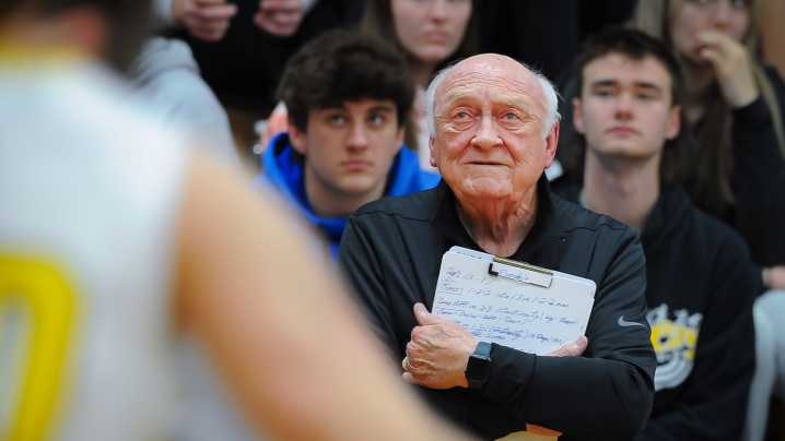 Wisconsin basketball coaching legend Petitgoue dies at 84