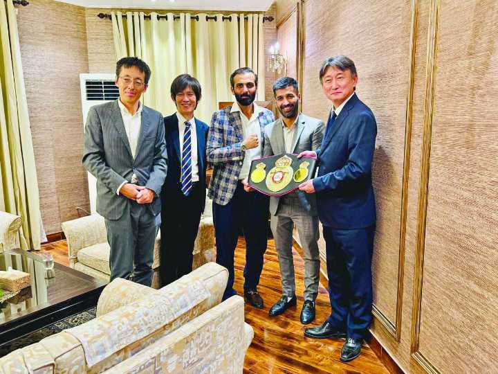 Brilliant boxer Waseem's world title celebrated