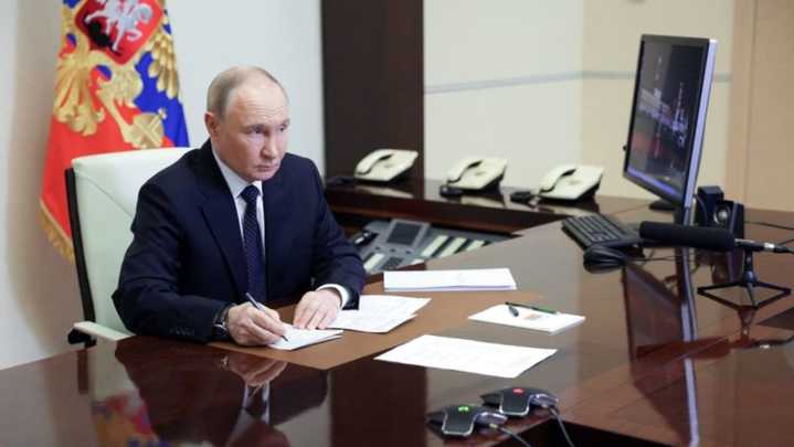 Trump says Putin vows response to Ukraine drone strikes, as Kremlin rules out full ceasefire