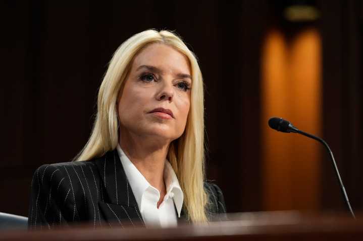 Exjueces y abogados de Florida presentan queja contra la fiscal general por violar compromiso ético