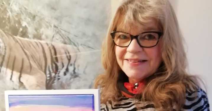 Cheltenham artist celebrates 50 years of painting with poppies and pride