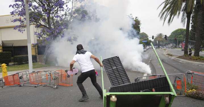 AP PHOTOS: Protesters tear-gassed in Los Angeles after federal immigration arrests