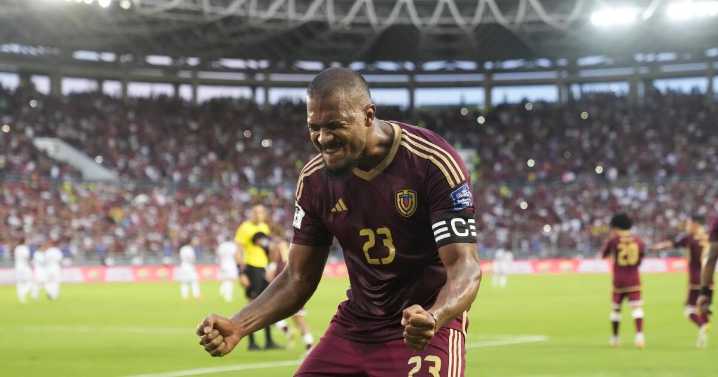 Venezuela vence a Bolivia y se afianza en puesto de repechaje para el Mundial