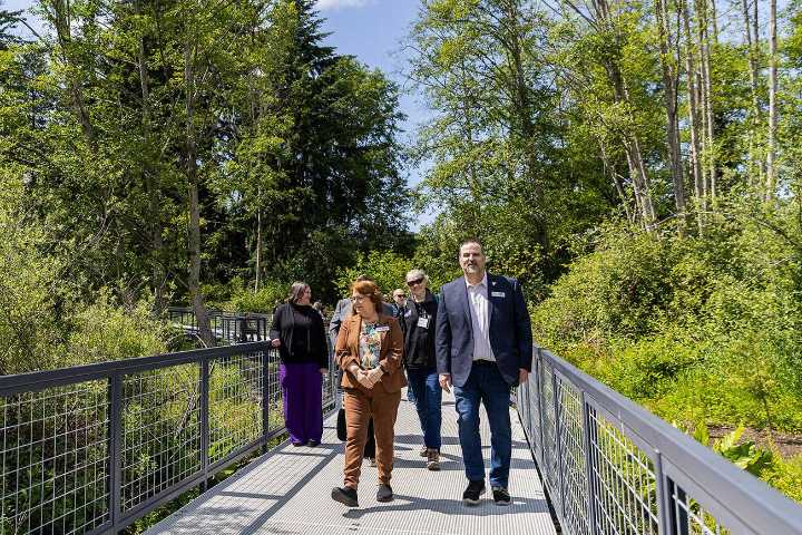 Lynnwood cuts the ribbon to new Scriber Lake Park boardwalk