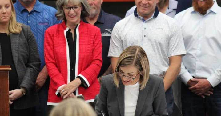 Reynolds signs bill reducing unemployment insurance taxes for Iowa businesses
