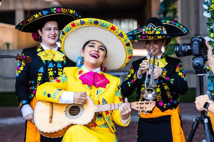 La reconocida artista Veronica Robles y su mariachi llegan a Maine
