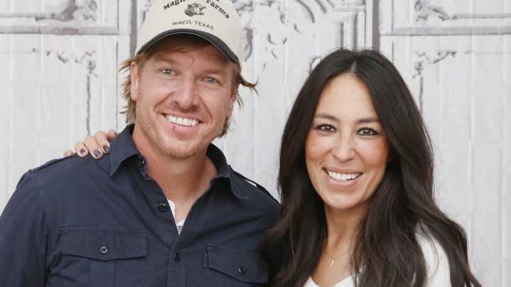 The Secret To Joanna Gaines' Crispy Fried Chicken Is This Expert Technique