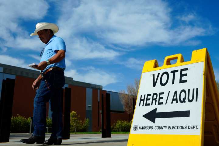 Judge reaffirms block on Arizona 'proof of citizenship' requirement for federal voting